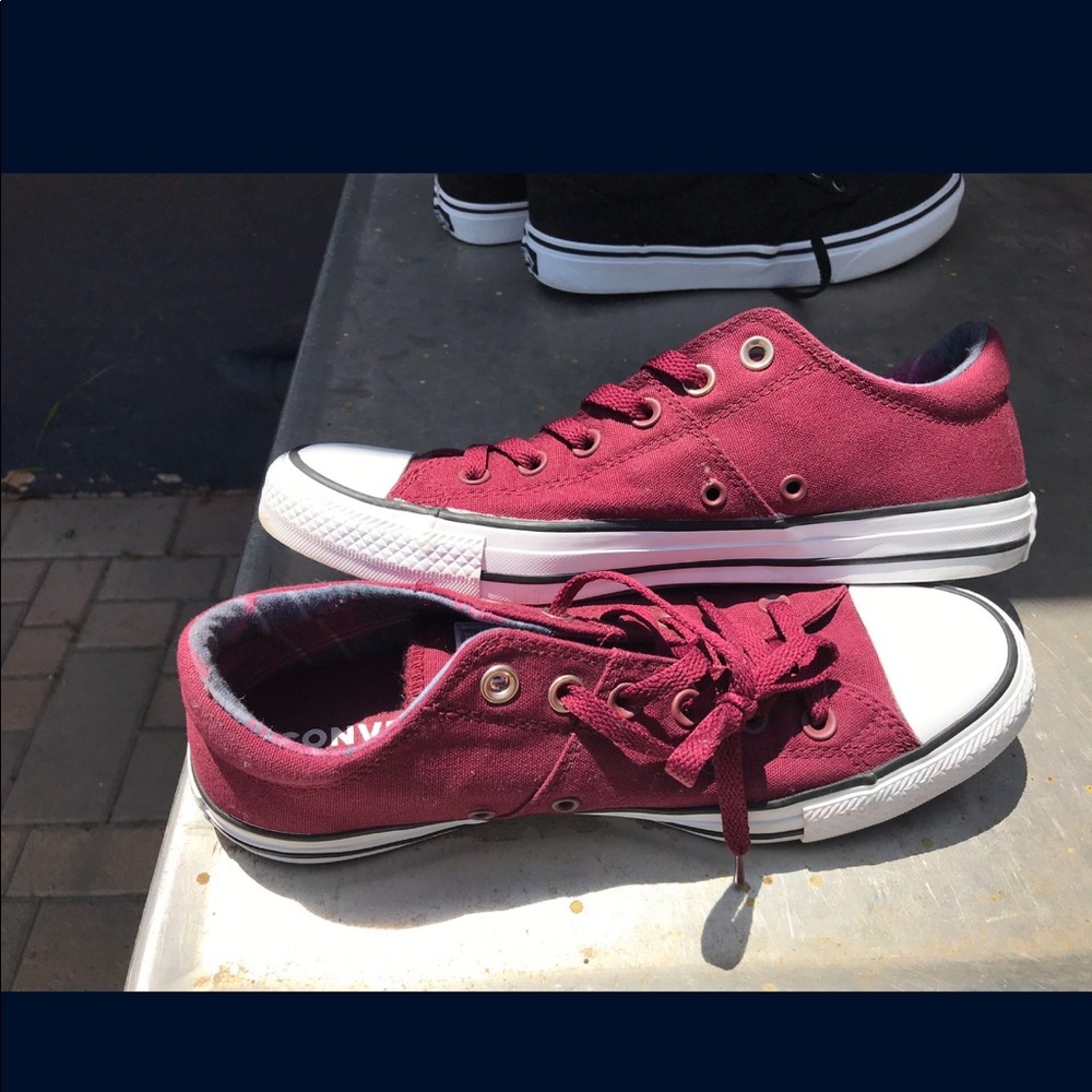 Women’s Burgundy Converse Chuck Taylor Shoes Size 10 - Picture 4 of 7